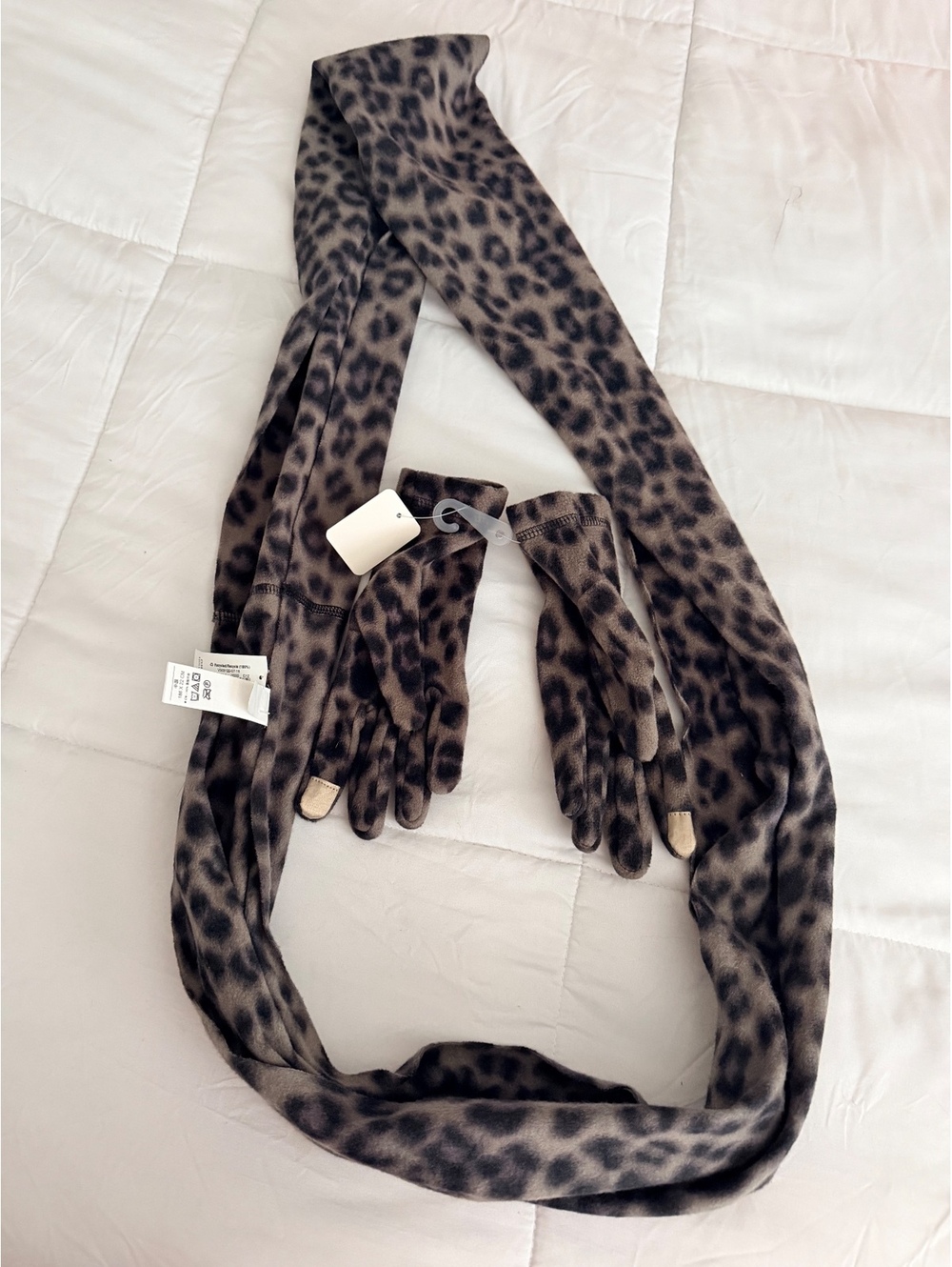 Old Navy Leopard Print Scarf and Gloves Set - One Size